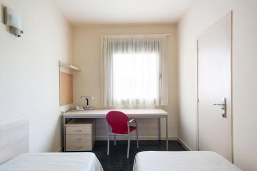 Ένα ή περισσότερα κρεβάτια σε δωμάτιο στο Residencia Universitaria Resa Giner de Los Ríos