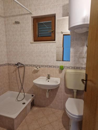 Apartments with parking space Rogoznica - 4218