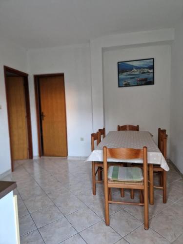 Apartments with parking space Rogoznica - 4218