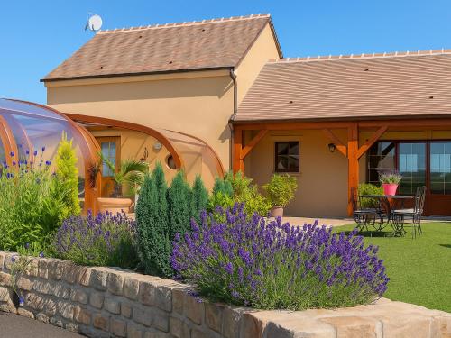 Maison de charme en Berry près d'un golf & spa, jardin d'hiver, vélos, animaux bienvenus - tout inclus - FR-1-591-332