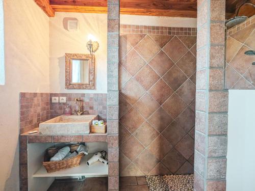 a bathroom with a sink and a mirror at Maison de charme en Berry près d'un golf & spa, jardin d'hiver, vélos, animaux bienvenus - tout inclus - FR-1-591-332 in Pouligny-Notre-Dame