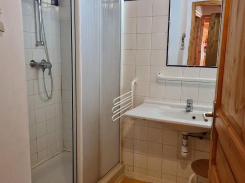 a bathroom with a sink and a shower at Gîte chaleureux au bord d'un ruisseau avec grand jardin, proche Metz et Nancy - FR-1-584-64 in Vandières