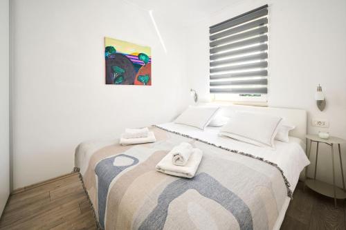 Apartments with swimming pool Umag - 24680