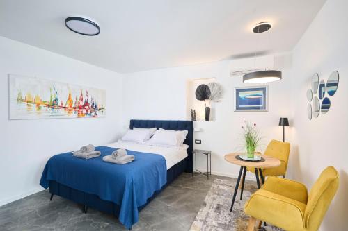 Apartments with swimming pool Umag - 24680
