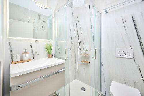 Apartments with swimming pool Umag - 24680