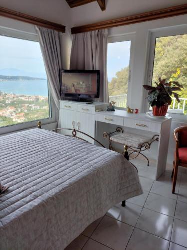 Televisyen dan/atau pusat hiburan di Baso Hilltop Apartments