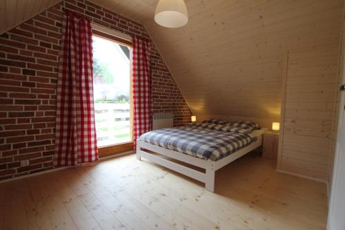 Llit o llits en una habitació de Górskie Domki - Szklarska Poręba