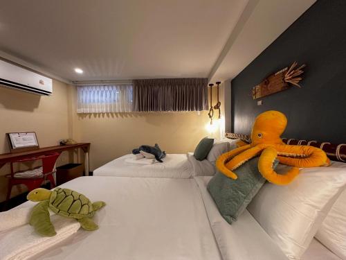 a bedroom with two beds with stuffed animals on them at Belivin'98 Sense of Pier Sathorn Residence in Bangkok