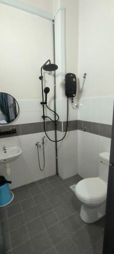 Koupelna v ubytování Sayang Pool Homestay Mslim Only