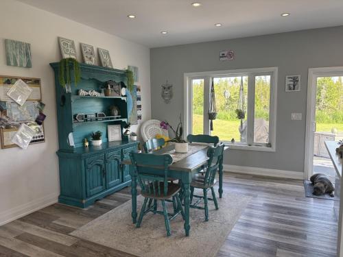 Φωτογραφία από το άλμπουμ του Simply Serenity - steps from Lake Huron σε Miller Lake