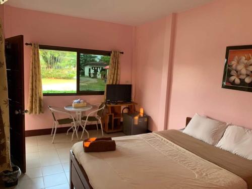 Posezení v ubytování โพธิ์ทองริมทุ่ง Pothong Rimtung Hotel