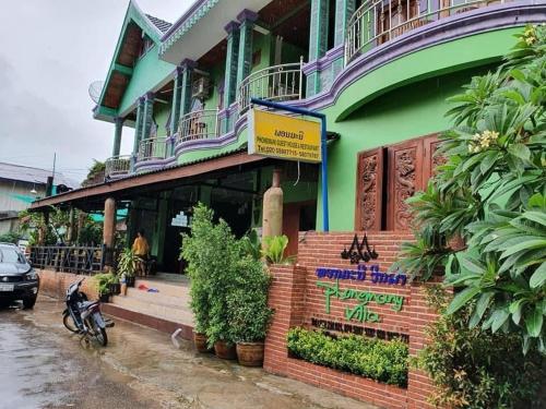 Bangunan di mana terletaknya rumah tamu ini