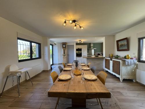 Photo de la galerie de l'établissement Modern Comfort with Concierge Services, à Arnage