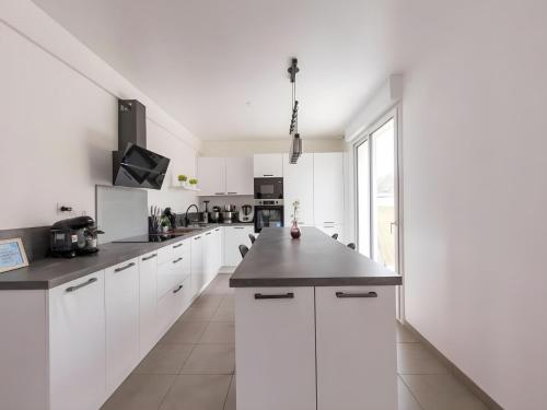 Photo de la galerie de l'établissement Suburban Retreat for Families & Friends, au Mans