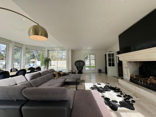 Spacious Poolside Retreat Near Le Mans