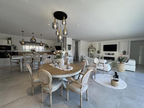 Photo de la galerie de l'établissement Modern Comfort & Style near Circuit, à Ruaudin