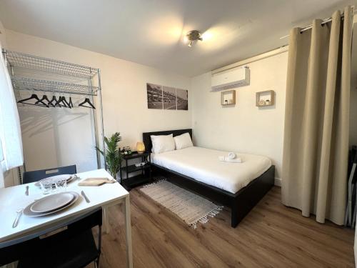 Chic Home Stay with Kitchenette