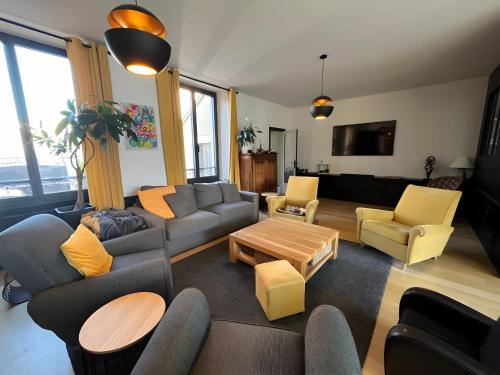 Photo de la galerie de l'établissement Private Oasis in Le Mans 7 Bedrooms, au Mans