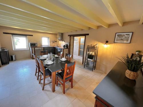 Photo de la galerie de l'établissement Loft in Sarthe with Garden Retreat, à Thorigné-sur-Dué