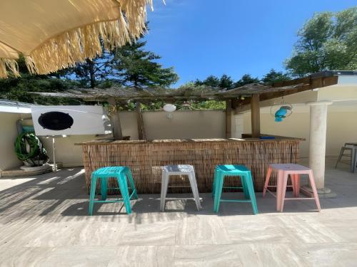 Photo de la galerie de l'établissement Romantic Poolside Escape in spay, à Spay