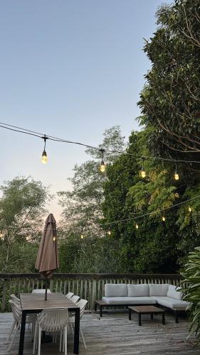 Jardín al aire libre en The Treehouse - a home with stunning rural views