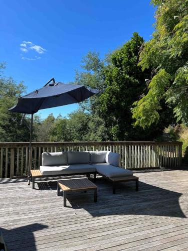 Imagen de la galería de The Treehouse - a home with stunning rural views, en Whanganui
