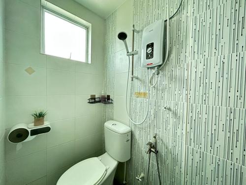 a bathroom with a shower and a toilet in it at Sky Garden Ipoh Comfortable Homestay 6-7pax SY27 in Chemor