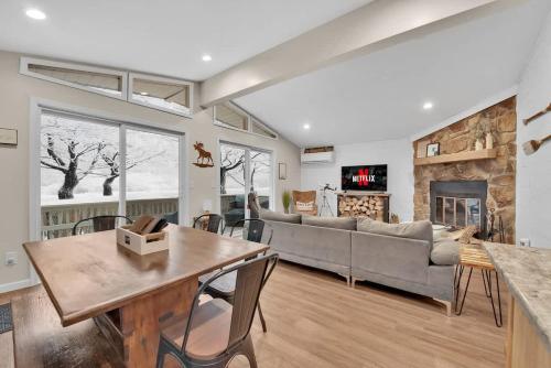 a living room with a couch and a table at A Refined Retreat in Lackawaxen