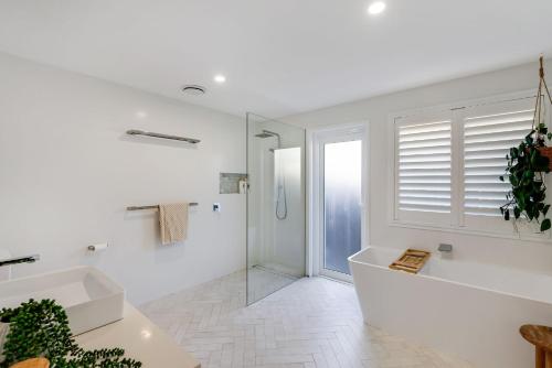 Un baño de Azure Retreat