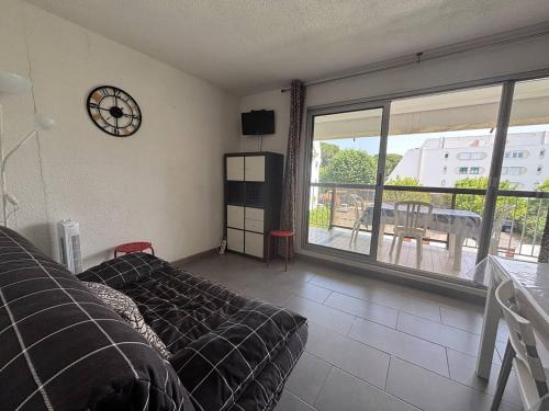 Photo de la galerie de l'établissement Studio avec terrasse et parking proche de la mer - FR-1-250-315, à La Grande Motte