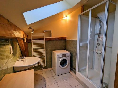 a bathroom with a washing machine and a sink at Gîte du Champ du Bois : Confort au cœur des Vosges - FR-1-589-820 in Le Tholy