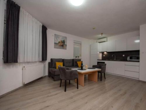 Villa Tomi - Comfort One Bedroom Apartment 11