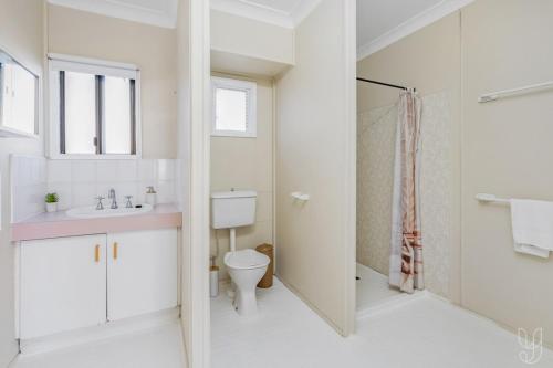 Ένα μπάνιο στο Overlooking Keppel Bay