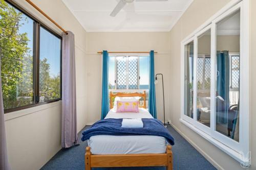 Ένα ή περισσότερα κρεβάτια σε δωμάτιο στο Overlooking Keppel Bay