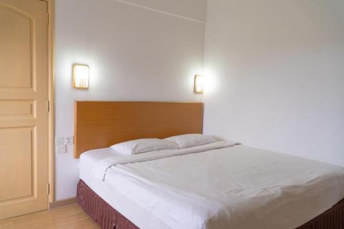 Postel nebo postele na pokoji v ubytování Borneo Suites Hotel