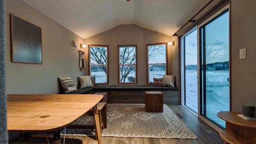 The Lake Side Inn