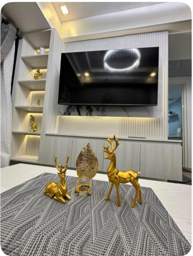 Televiisor ja/või meelelahutuskeskus majutusasutuses Hale Aloha Condo Atria