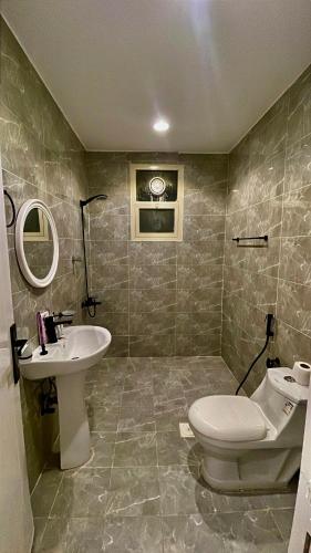 a bathroom with a toilet and a sink at استديو فندقي بمدخل خاص في الملقا in Riyadh