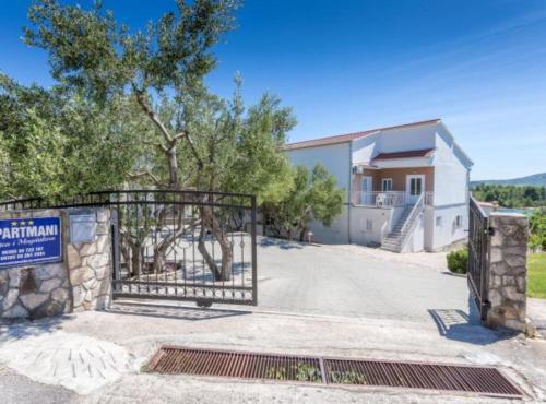 Cozy Seaview Retreat A & M Apartments