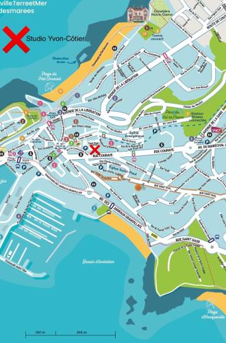 une carte de la ville de Dubrovnik avec un x rouge dans l'établissement Studio cœur de ville proche plage YVON-CÔTIER, à Granville