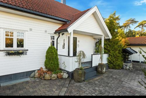 a white house with a pathway leading to it at Hvaler Apartment - Skjærhalden, Storesand in Hvaler