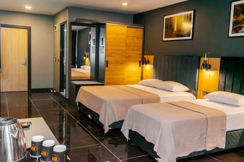 a hotel room with two beds and a mirror at Burç Otel in Pelitli