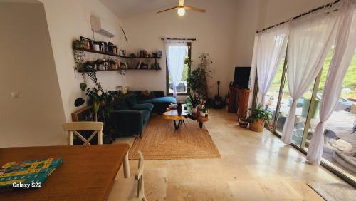 Photo de la galerie de l'établissement Maison dans la colline, à Sausset-les-Pins