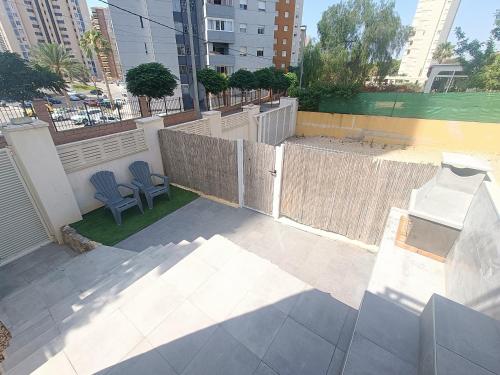 Casa MYA con terreno privado y parking compartido - a 800m de Playa Poniente