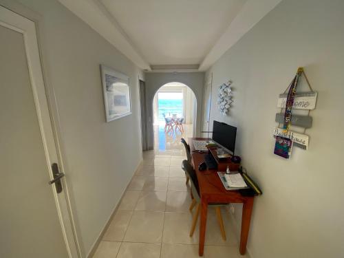 Photo de la galerie de l'établissement Appartement vue panoramique sur Cannes, 100M2 3P, à Cannes