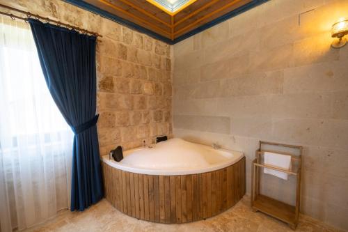 Bilik mandi di Sv Valinor Stone House
