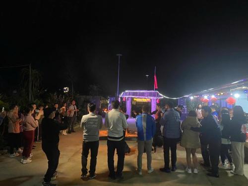 Επισκέπτες που μένουν στο Homestay MỘC CHÂU ĐẶNG GIA