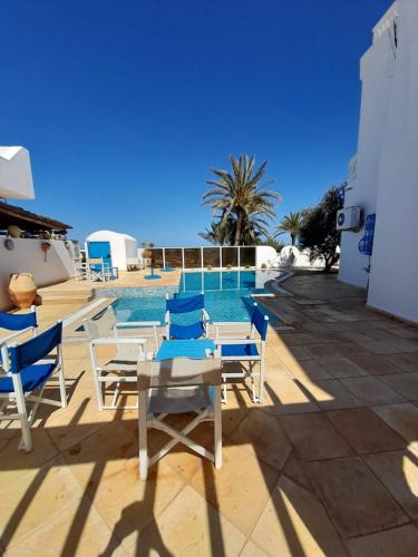 Bazén v ubytování maison d hôte rêve de désert jerba nebo v jeho okolí