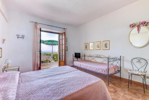 Katil atau katil-katil dalam bilik di Capoliveri: Villa Lorena 2 (bilocale)