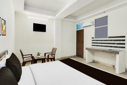 Μια τηλεόραση ή/και κέντρο ψυχαγωγίας στο HOTEL O RAJ STAY